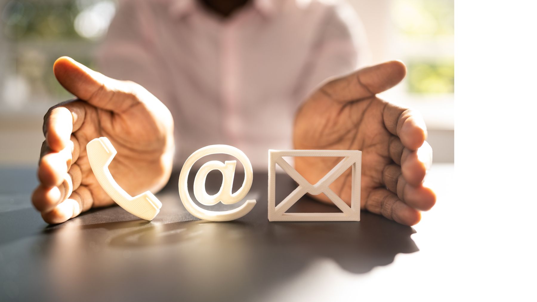 Kontaktaufnahme per E-Mail und Telefon